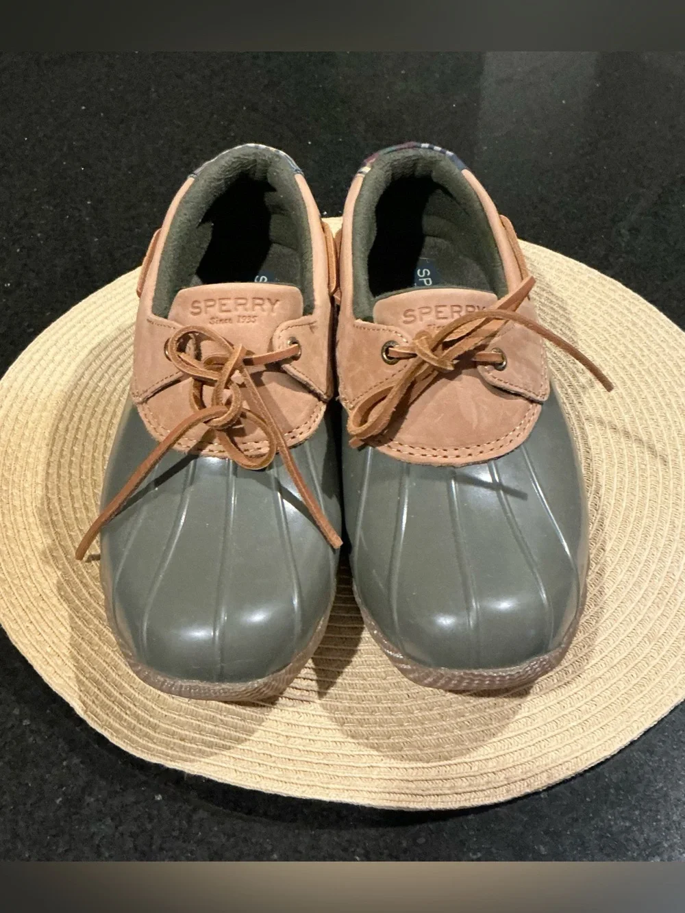 Sperry Olive Green & Tan Duck Boat Shoe with Plaid Heel Women’s Size 9.5